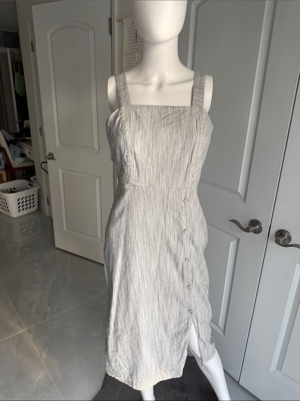 Tahari Light Gray Striped Sleeveless Midi Dress